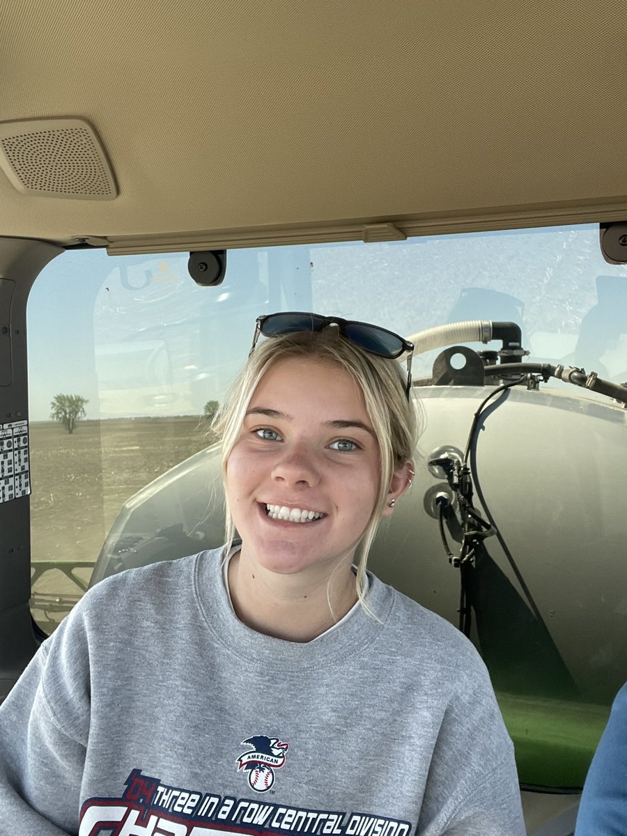 New operator day is always stressful!  if she says vroom one more  time while heading for a pothole. 🙄
#girlsinag