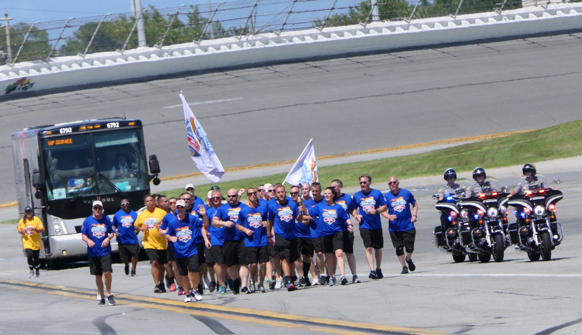 DaytonaBchPD's tweet photo. THREAD (1 OF 2): Earlier this week, a group of our officers got the honor to run a lap around @DAYTONA as part of the Law Enforcement Torch Run for @SpecialOlympics FL (@soflinfo).
#GuardiansOfTheFlame #WeAreTheTorchRun #TogetherWeRun #ShineOn #DaytonaBeach #DaytonaStrong https://t.co/ielWNjliNi