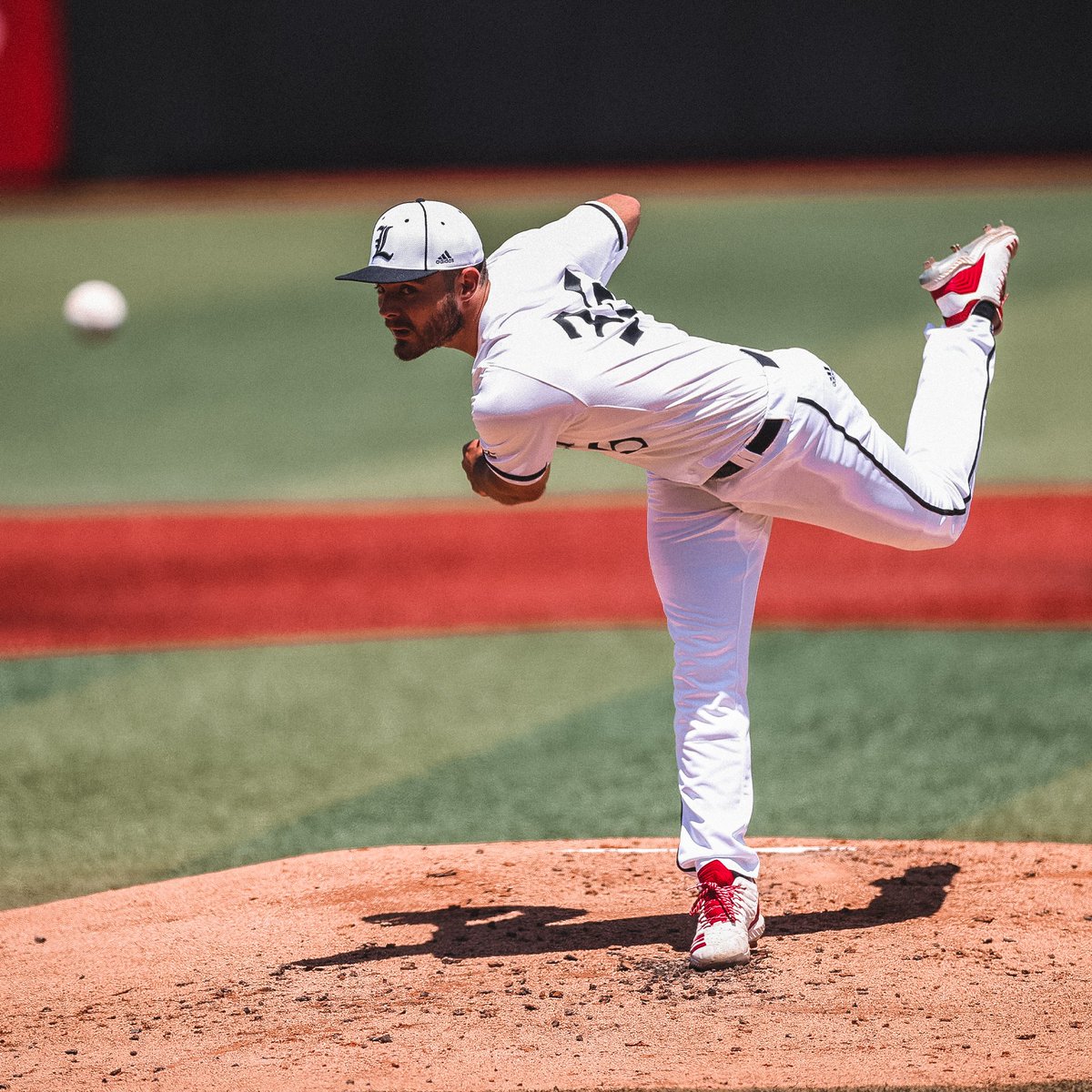 LouisvilleBSB's tweet photo. M4 | @garrettschmeltz has a career high 7⃣ Ks through four.

Cards 1, Redhawks 2

#GoCards https://t.co/96NR90VOZQ