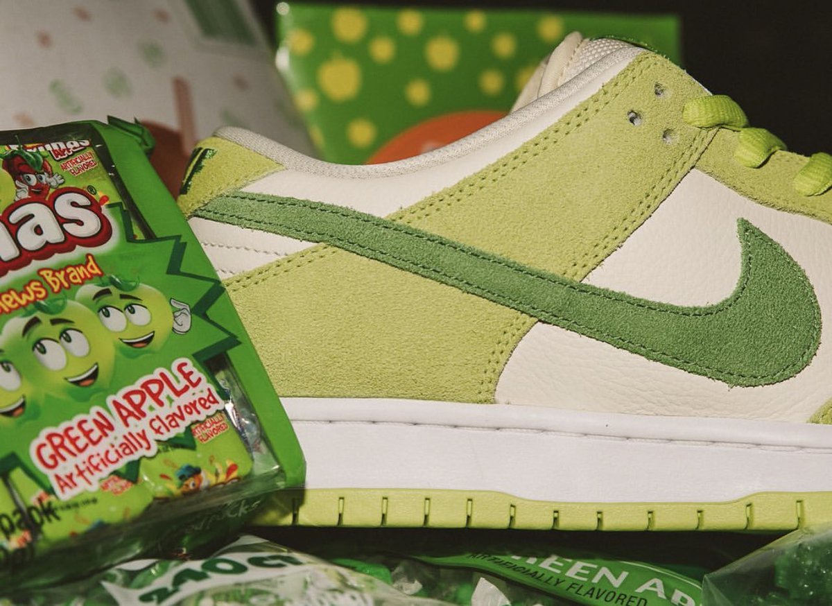 Green Apple” Nike SB Dunk Lows ?