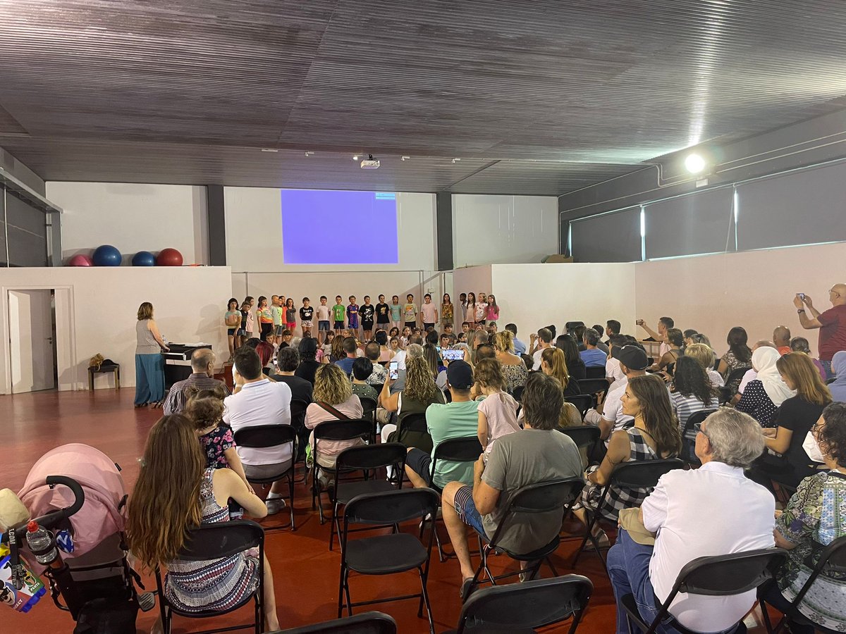 ie_martamata's tweet photo. Avui els alumnes de 2n han ofert un concert a les seves famílies amb diferents cançons que han treballat a música i també amb el repertori de La Clika. #PriIEMM https://t.co/j8zaf0FqGo