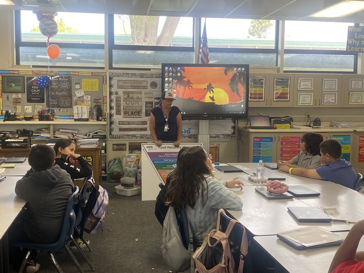 zayetzyj's tweet photo. Today @ElToyon 4th graders learned about 🪱 worm composting with @BCKPrograms. #bckprograms #composting https://t.co/LWn02NA1iP