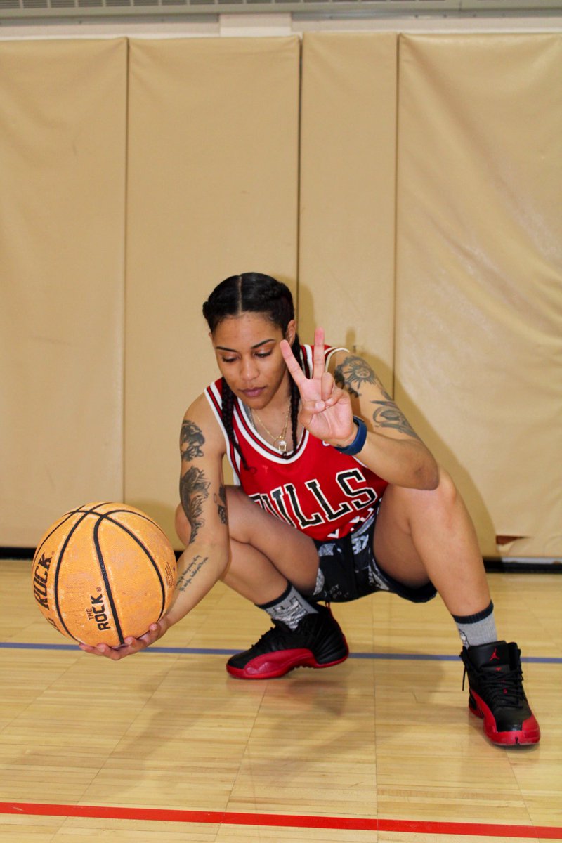 I’m looking though all these photos  &amp;  just Shout out to my sis . She did that for my 23rd birthday 🥹❤️🏀🏀🏀 follow her ig ! @capturedbytg_  and mine <a href="/prettypaid/">hilton cash</a>.viibin #23#taurus#birthday#photography