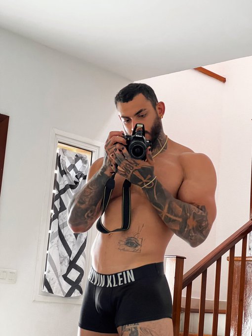 Say &ldquo;cheese&rdquo;📸😈  https://t.co/Wy9fRe6Ox2 https://t.co/RxdsFajI1t