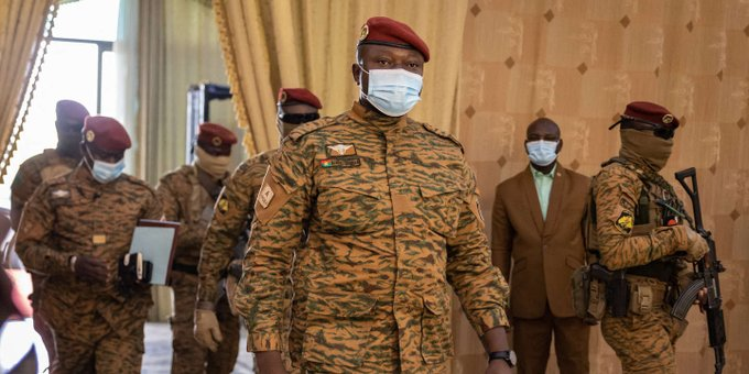 AshleyLelaMAIGA's tweet photo. #Damiba, un apprenti sorcier qui a fait un putsch sur de faux arguments alors qu'il n'a rien à apporter à son pays, le #Burkina, au même titre qu'un autre apprenti sortier au #Mali, #AssimiGoita https://t.co/3c3yJNa4ko