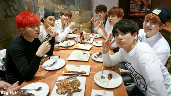 Jana_Jk7's tweet photo. BTS eating thread #BTS #BTSTHREAD #BTSEATING https://t.co/owXG2EVfV5