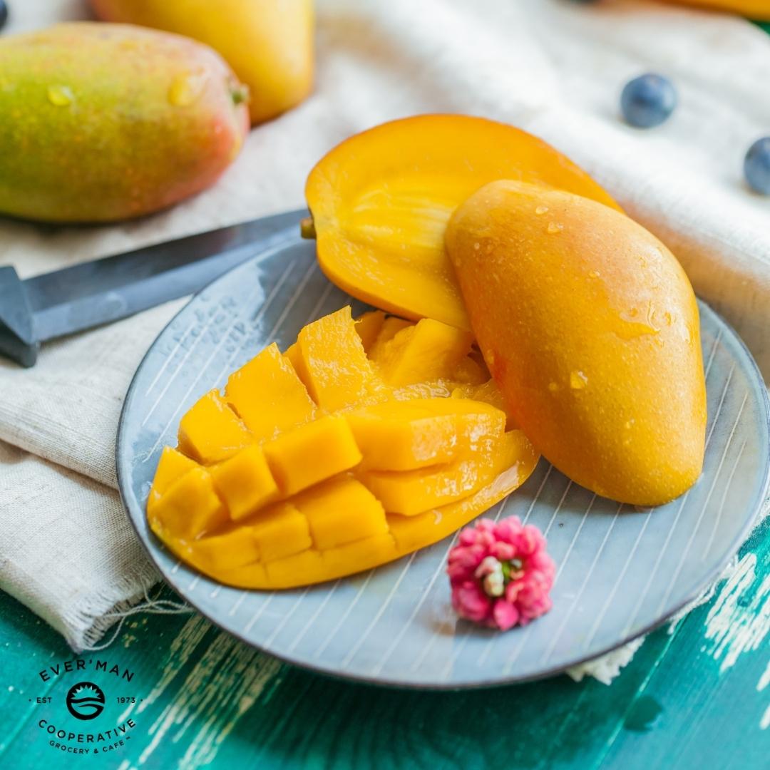 evermancoop's tweet photo. Tropical weather needs tropical fruit! Ever’man has fresh mangoes and other amazing produce to make your summer perfect🥭💚 https://t.co/Xwo0AyhUly