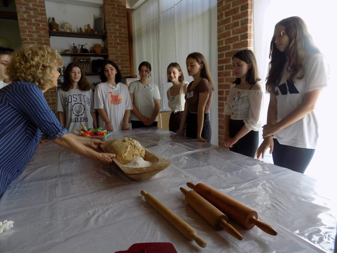 Posjet eko farmi Repro eko. Priprema zdrave hrane i prenošenje tradicionalnih znanja i umijeća npr. kako su prali rublje u stara vremena.
Save the Future Change the Rules