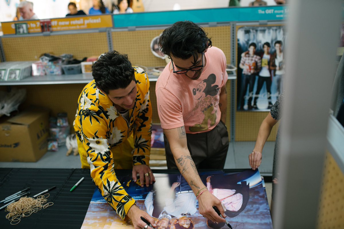 jonasbrothers's tweet photo. Last night was amazing. https://t.co/oWJ5SMtNO4