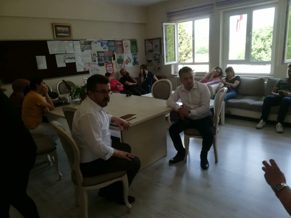 ACAR16RAMAZAN's tweet photo. Bugün günlerden #Gemlik idi...
İlçe Başkanımız ve yönetimiyle kurum ziyaretlerimizi gerçekleştirdik.
#HalkEgitimMerkezi #AliKütahyaİlkokuluOrtaokulu
#GemlikMTAL
Kurumlarımızda eğitim çalışanı arkadaşlarımızla gündeme dair değerlendirmelerde bulunduk.
Teşekkürler, başarılar. https://t.co/PJdkhIVIq1