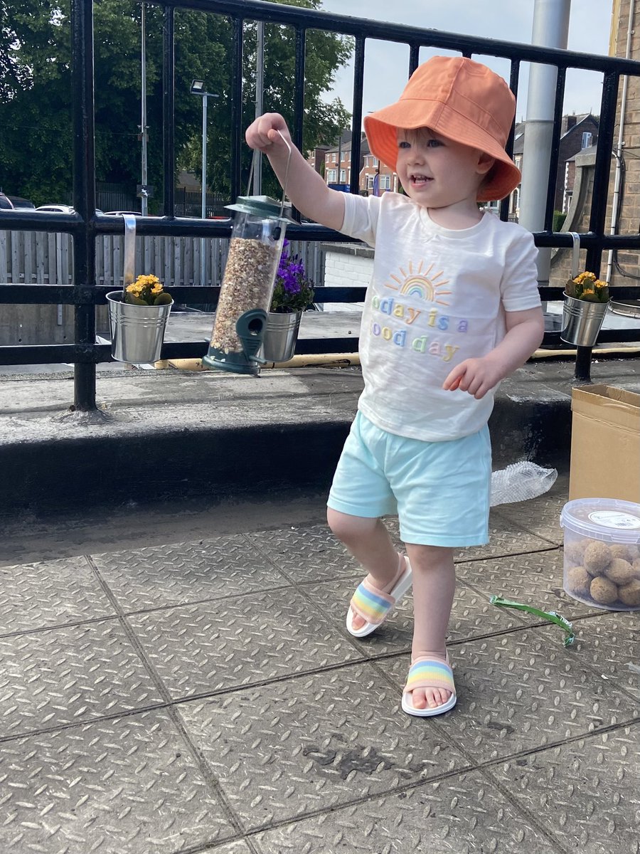 SuperSquirrels_'s tweet photo. Days 3 of @30DaysWild and we have hung bird feeders and a birdhouse up! Fingers crossed we get some little visitors! #30DaysWild https://t.co/jTA3sAms6z