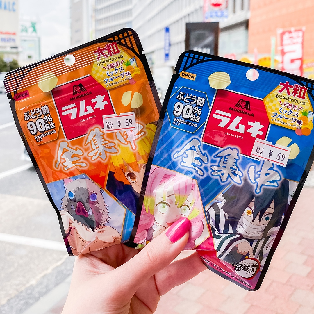 JapanCandyBox's tweet photo. 🍬 Which Demon Slayer ramune candy pack will you choose? Inosuke Hashibira &amp; Zenitsu Agatsuma (left) OR Mitsuri Kanroji &amp; Obanai Iguro (right)? 😜

#demonslayer #kimetsunoyaiba #ramunecandy #ramune #ramunesoda #japanesesodacandy https://t.co/h4z7GpMcNI