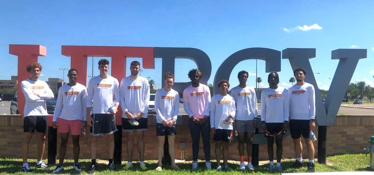 BEACHAMPIONINC's tweet photo. .@UTRGVmbb players were excited to give back to the community as they learned about the @BEACHAMPIONINC outreach initiatives in Edinburg &amp; McAllen through the CHAMPION ATHLETES ACADEMY. Big things ahead for this partnership

@GoUTRGV @utrgv @TexasHoopsGASO @4YFilms @CityofMcAllen https://t.co/m7H5ayKNtr