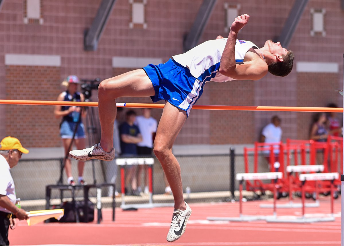 DB_SportsReport's tweet photo. Tri-Village Layne Sarver unable to defend his State Title misses his last attempt at 6'5" a height he cleared to win Regionals.  He finished 3rd in DIII OHSAA Boys Track &amp; Field Championships in High Jump.  Still a very big accomplishment, Congrats.

@WOACSports @TV_AthleticDept https://t.co/oRph7xS1Cx