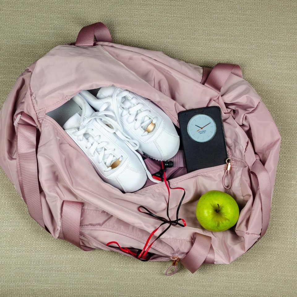 jawboxjerky's tweet photo. Going to the #gym is fun and rewarding, but forgetting #gymbagessentials isn’t. It can give you peace of mind to pack the best #gymbag once and for all. Let’s talk about four essential items everyone should have on our blog! https://t.co/nVxj9Vzljg https://t.co/3Vjuh3Yn54