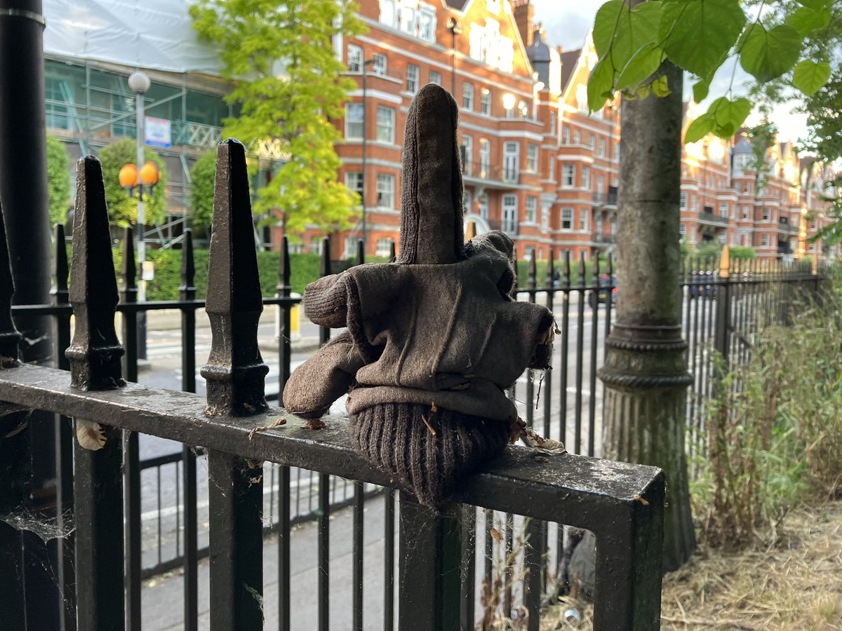 WolfOrff's tweet photo. Special Commemorative Abandoned Glove for the Platinum Jubilee. On gate into Battersea Park, Macduff Road entrance. #abandonedglove https://t.co/h2HRx8IqRq