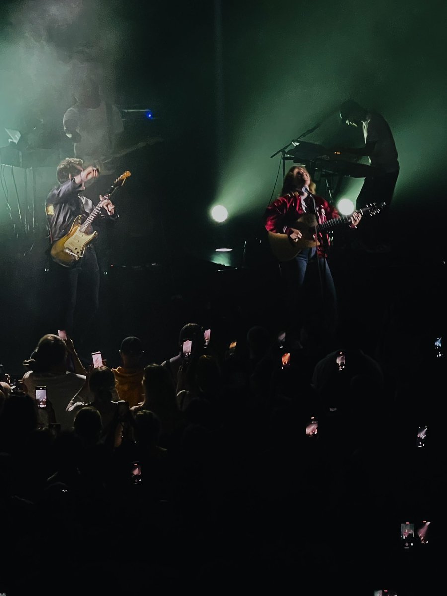 Didier Varrod (@dvarrod) on Twitter photo Match retour @emmaptrs96 invite <a href="/M_Chedid/">-M- Matthieu Chedid</a> pour son premier <a href="/LeTrianonParis/">Le Trianon</a> archi blindé ! Il y à 15 jours c’était <a href="/M_Chedid/">-M- Matthieu Chedid</a> qui recevait <a href="/FoliesOfficiel/">Folies Bergère Officiel</a> @emmaptrs96 <a href="/totOutard_label/">tôt Ou tard</a> <a href="/vfrerebeau/">Vincent Frerebeau</a> Match retour @emmaptrs96 invite <a href="/M_Chedid/">-M- Matthieu Chedid</a> pour son premier <a href="/LeTrianonParis/">Le Trianon</a> archi blindé ! Il y à 15 jours c’était <a href="/M_Chedid/">-M- Matthieu Chedid</a> qui recevait <a href="/FoliesOfficiel/">Folies Bergère Officiel</a> @emmaptrs96 <a href="/totOutard_label/">tôt Ou tard</a> <a href="/vfrerebeau/">Vincent Frerebeau</a>