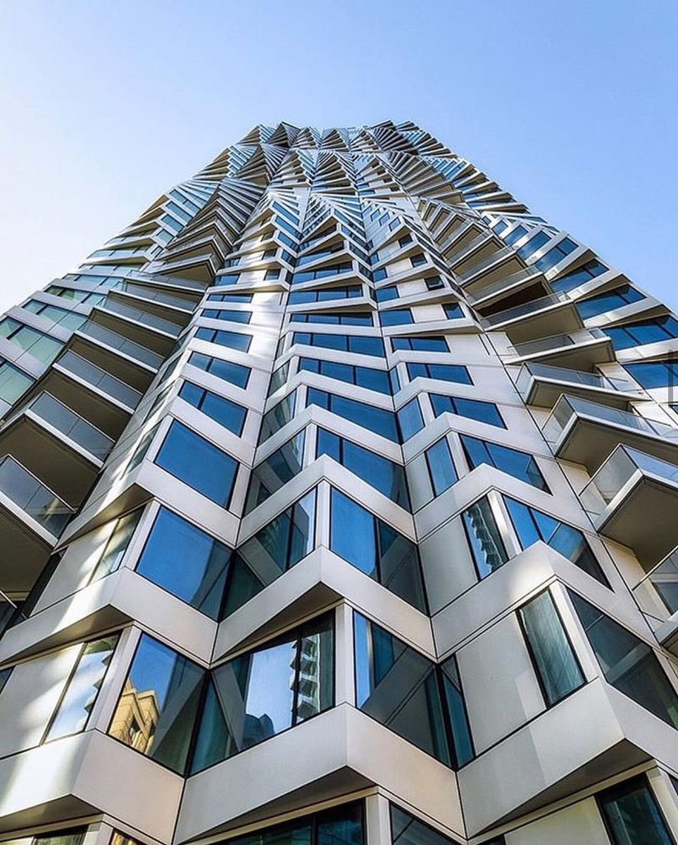 parametricarch's tweet photo. Splendid lookup at the twisting facade of the Mira residential tower in San Francisco by @studiogang.
⁣⁣⁣
The design reinterprets the classic bay window of early San Francisco’s houses, reimagining it in a high-rise context. ⁣⁣⁣⁣
⁣⁣⁣
📸 Photograph: Sarah Caldwell ⁣⁣⁣ https://t.co/bI2SGkkRlF