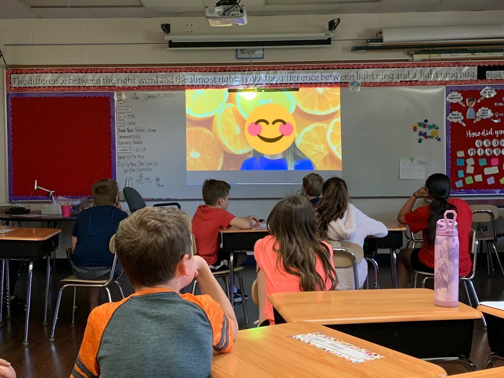 pleasanthillLLC's tweet photo. Ending the year with the premiere of the 4th grade  business commercials. Very proud of their final products. We are creators, collaborators, communicators @PHILLCUSD200 @pleasanthillLLC #YourCommunitySchools #CUSD200 https://t.co/kkUDAv4Lat
