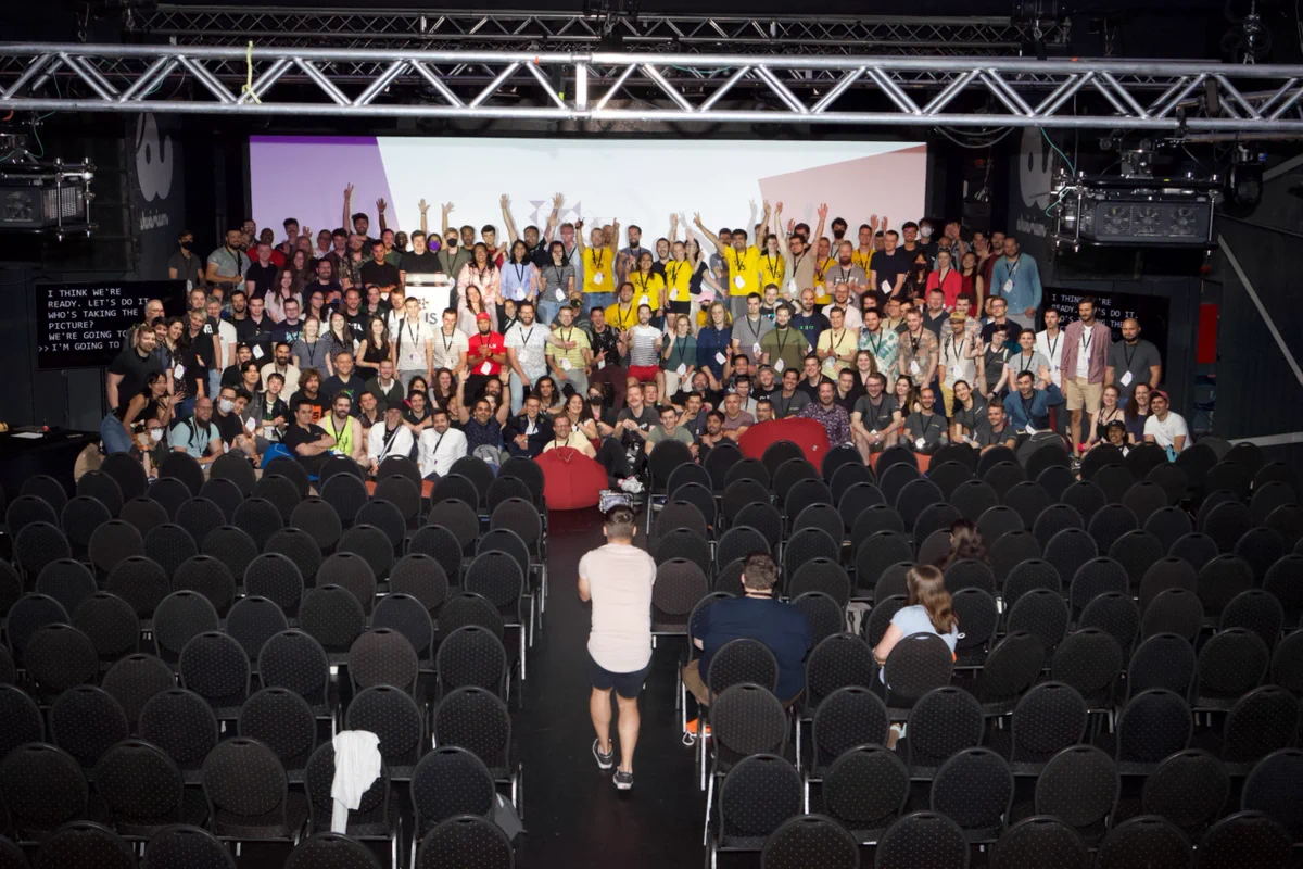 Crowd photo of JSConfBP attendees 