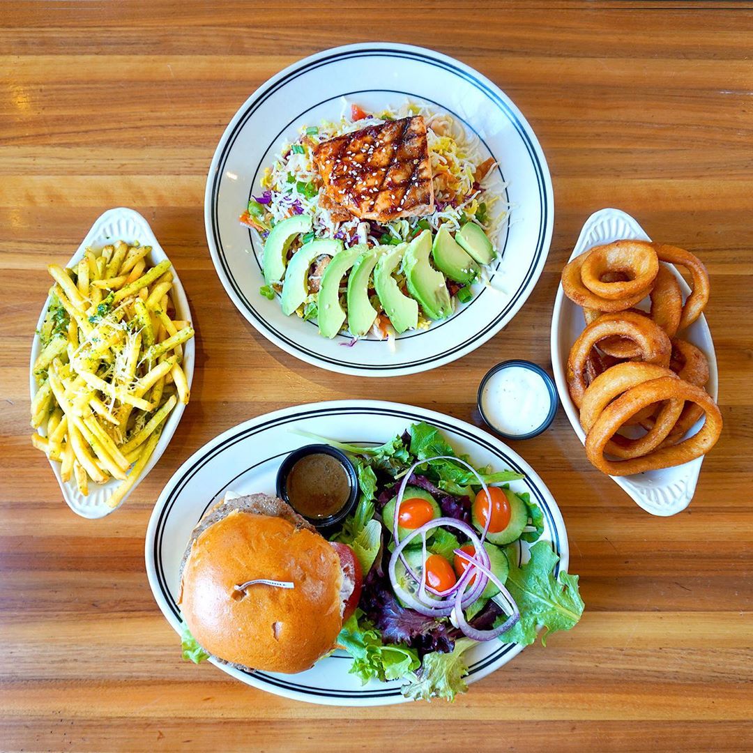 The views are better from up here! 😍 Will we be seeing you for burgers and shakes this weekend? 

📸: baygirlseat

#maverickjacks #burlingameca #burlingameeats #yelppeninsula #peninsulafoodies #bayareaeats #familyfriendlyrestaurant