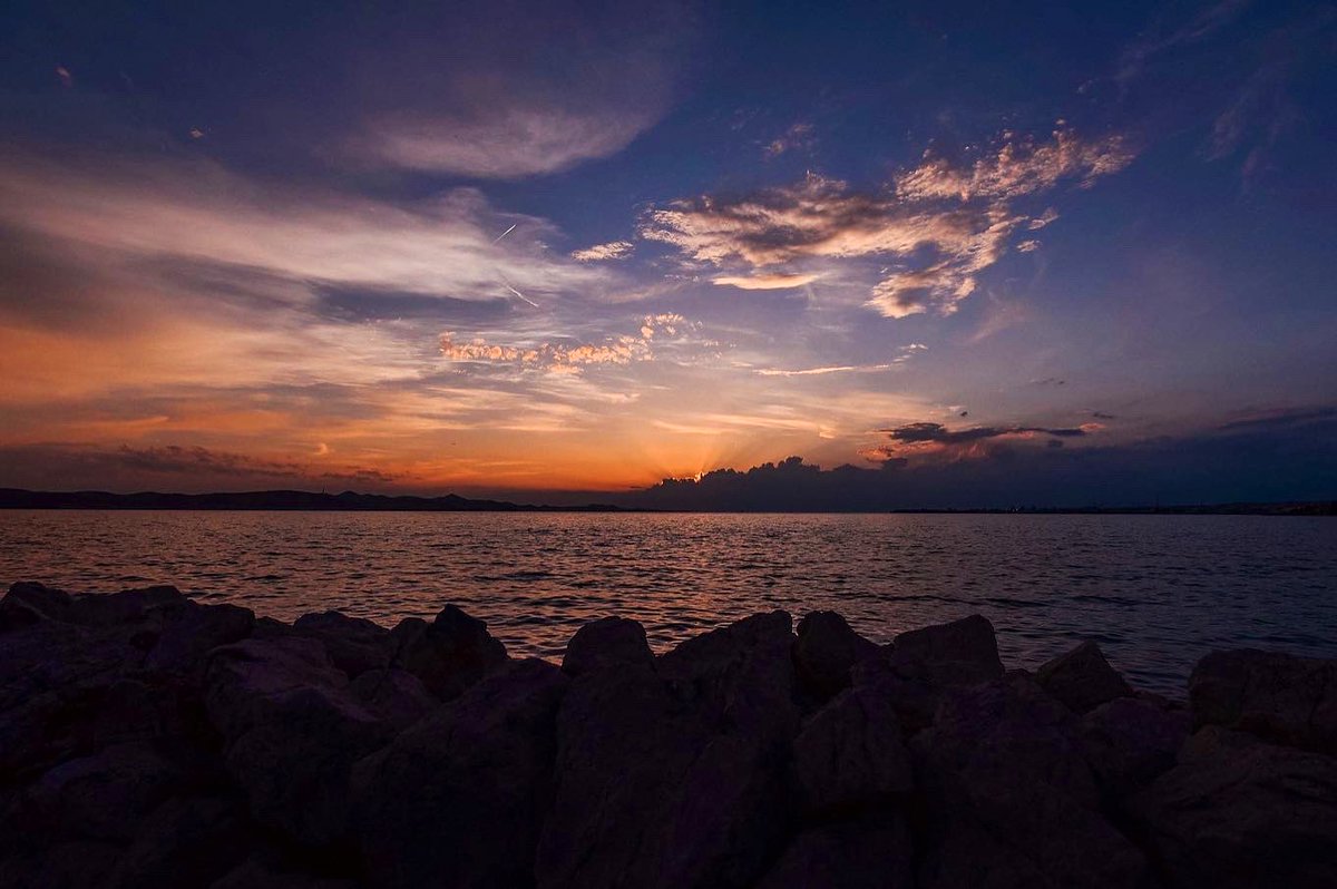 markolonic's tweet photo. #sunset 
#bibinje https://t.co/16yFaZakVk