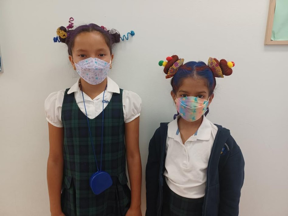 CentralCMS's tweet photo. CMS fun Fridays series kicked off in great style today with creative hairstyles day! Throughout the school much laughter and exclamations could be heard. Thank you parents for your extra time creating these masterpieces this morning! #crazyhair #creativity #alotoffun https://t.co/Hsf8KI1NQ5