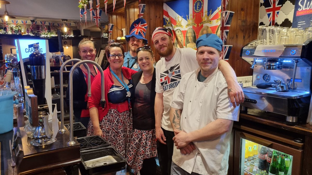 Kelsgtfc's tweet image. Huge shout out to my amazing Grosvenor Team - what a wonderful day we've had celebrating the Platinum Jubilee here #TeamGroves