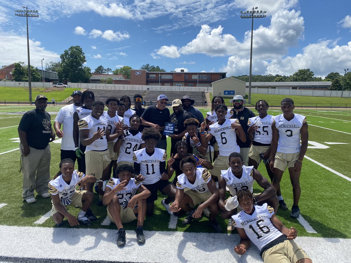 CoLinFootball's tweet photo. Congratulations to @mendenhallFB for winning the @CoLinFootball 7 on 7 tournament today! Thank you for all the teams that attended. https://t.co/PW5MpirNzc