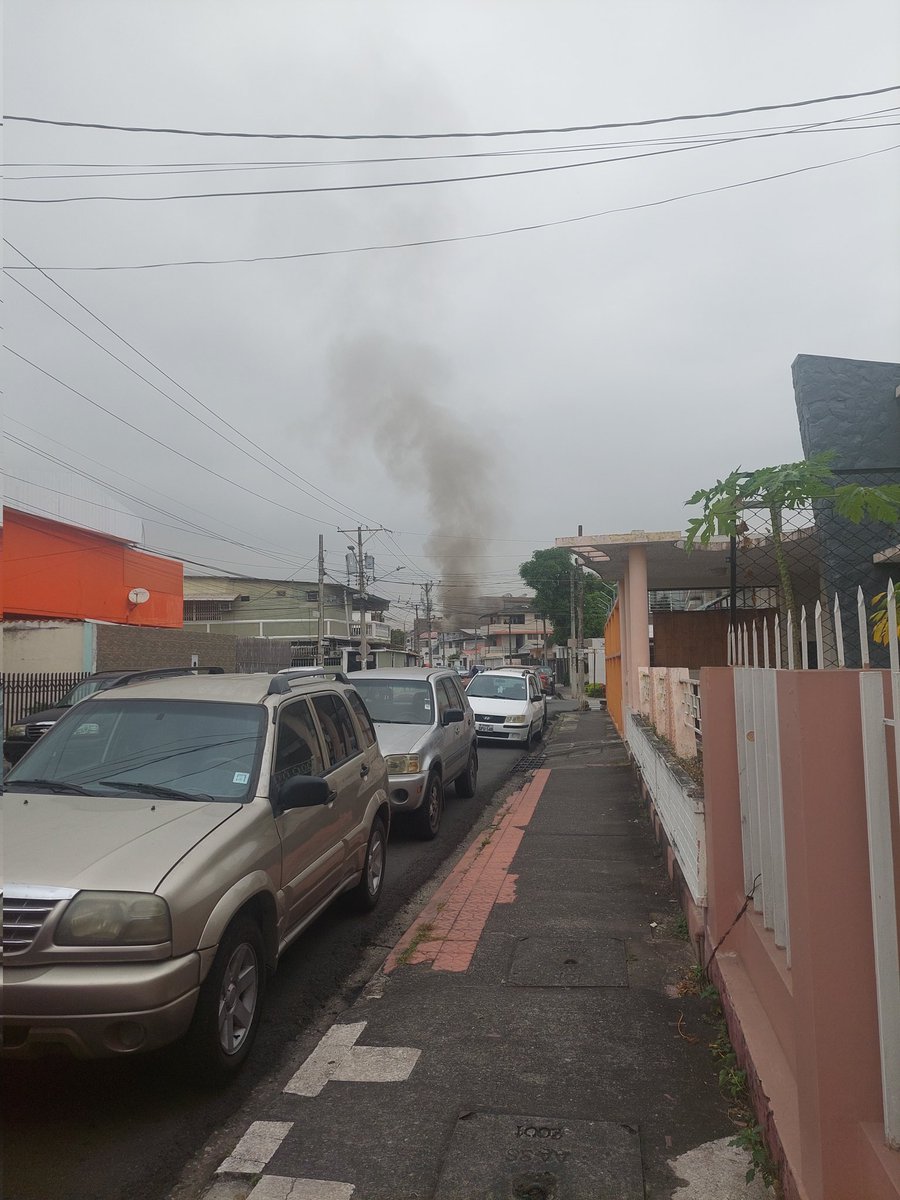 rgbrobalino's tweet photo. Incendio en Urdesa a la altura de la #ParrilladaDelÑato y #Hebra https://t.co/hXwRlmcpxf