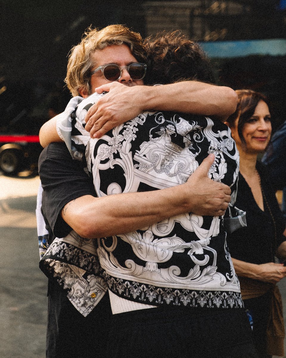 mengonimarco's tweet photo. Amici, Musica con la M maiuscola, la tua musica e gli abbracci con gli amici… Ricordi belli, tristi, pieni di emozioni per raccontare una bellezza rara. 

Grazie Verona e grazie Lucio, sempre. 

#DALLARENALUCIO https://t.co/r9br9emuJO