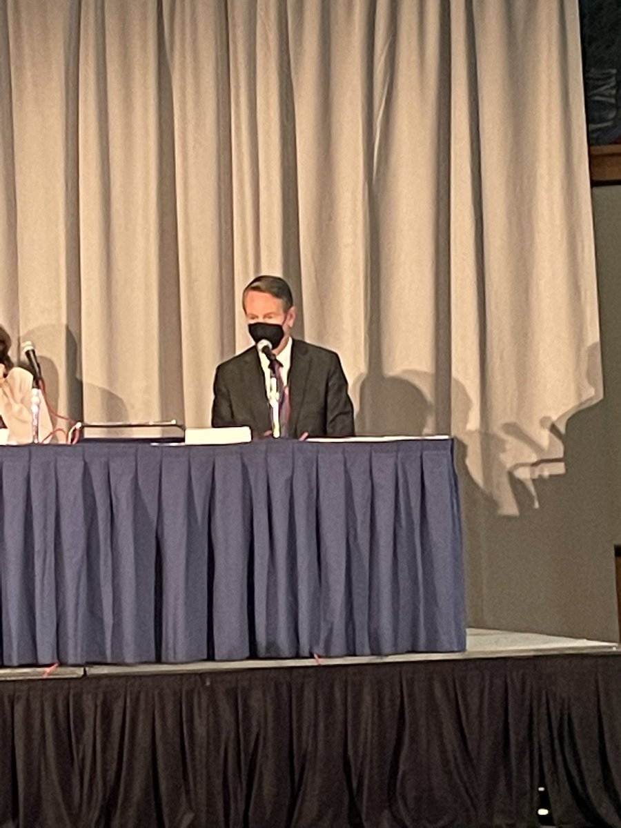 Our esteemed newly minted Mayo MN Hematology div chair & Hodgkin lymphoma expert extraordinaire Steve Ansell presenting OS results of ECHELON-1 - practice changing for newly dx adv HL at #ASCO22 @GregNowakowski @CaThompsonMD @YucaiWangMD @UDurani @MayoCancerCare @MayoClinic @ASCO