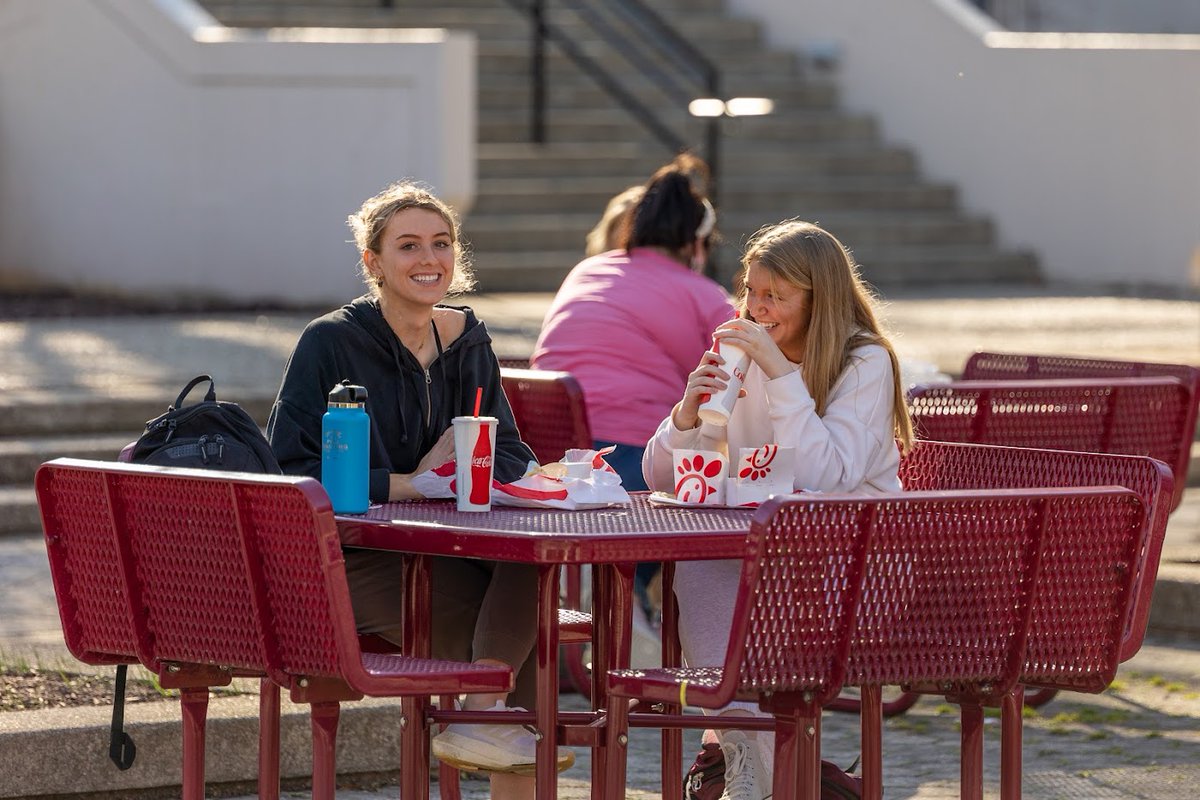 Nice weather calls for spending the day outside😍
We hope you're having a great summer, can't wait to have everyone back on campus in the fall!
