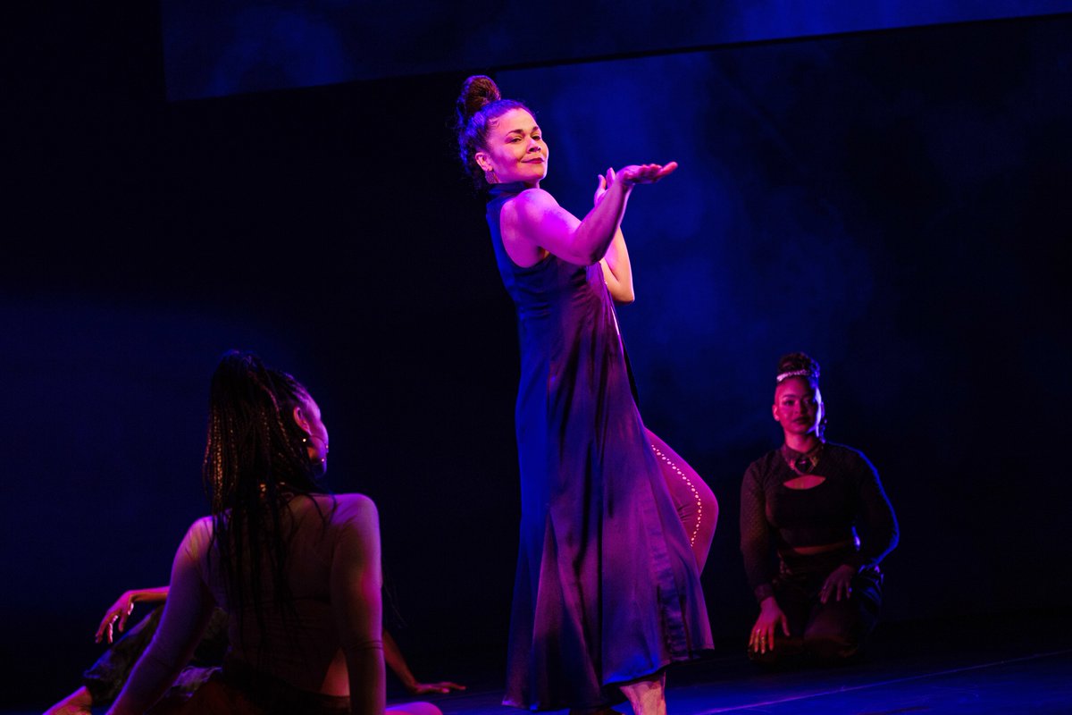 Let’s get some Lady in Purple love on the feed today! 💜 Only 4 more chances to catch #FCGBroadway bit.ly/FCGBWYTickets