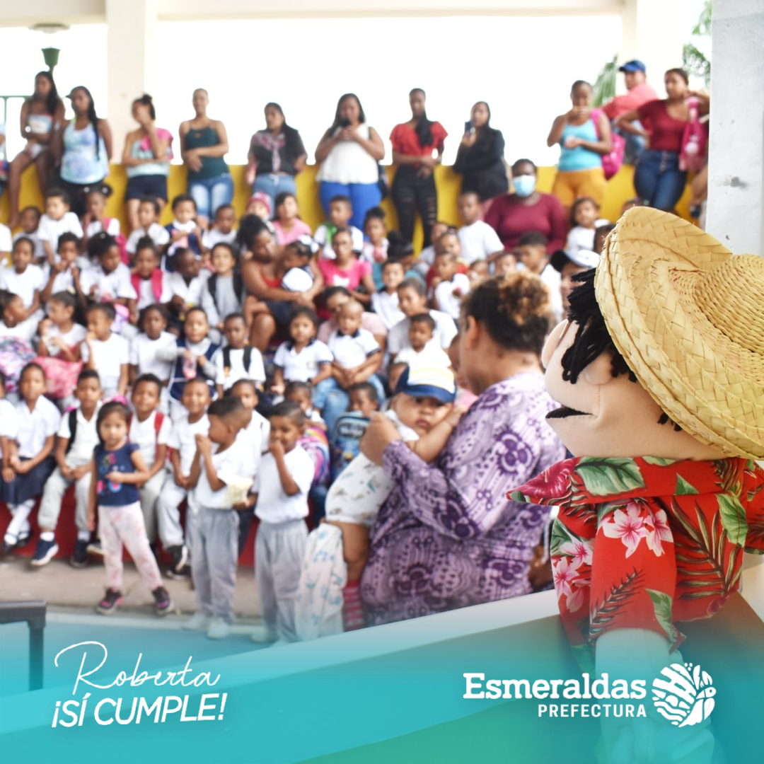 PrefecturaESM's tweet photo. Una mañana de confraternidad, juegos enseñanzas y mucha diversión, fue la que vivieron niños de #Tachina en el cantón #Esmeraldas, gracias a las acciones impulsadas por nuestra Dirección de Acción Social, Inclusión y Participación, como el apoyo del programa lúdico de la Policía. https://t.co/HrVOlfgAHC