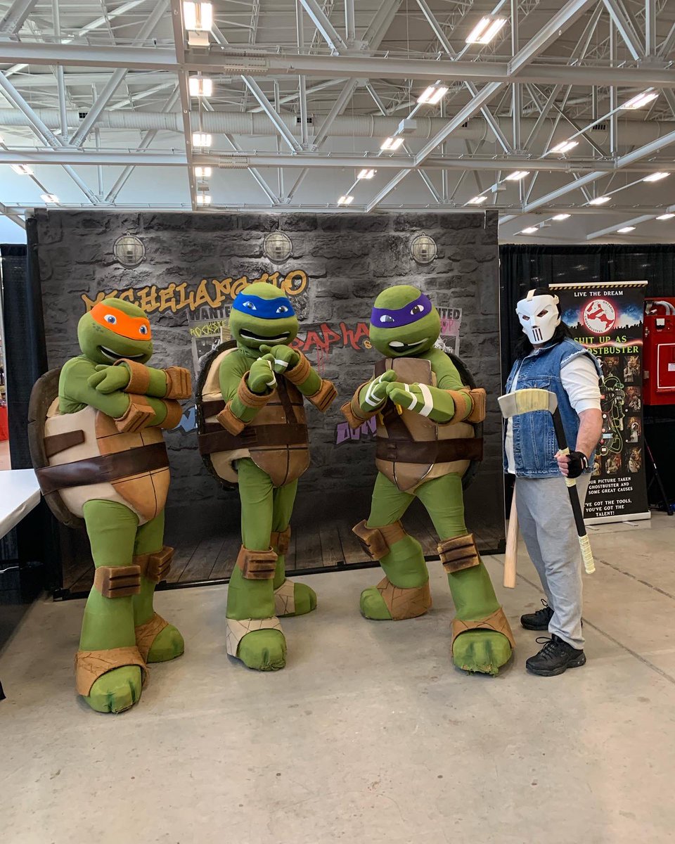 977HTZFM's tweet photo. CALLING ALL NERDS AND GEEKS OF #HTZNATION!!! We’re at the @FallsCC for day 1 of @NFComicCon!!! We’ll be here until 8pm but the event runs all weekend so make sure to stop in!! #HTZFMRoadies #IAmHTZFM https://t.co/OIXTECQmEJ