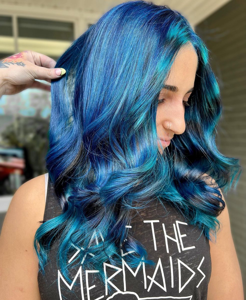 manicpanicnyc's tweet photo. When the blue hair is poppin' >>> 💙 🖤

(IG: alyssawiener )

#hairinspo #hairinspiration #salonlife
#hairporn #colormelt #hairpainting #ittakesapro #licensedtocreate #manicpanic #manicpanicnyc https://t.co/Or7dGGLZMa