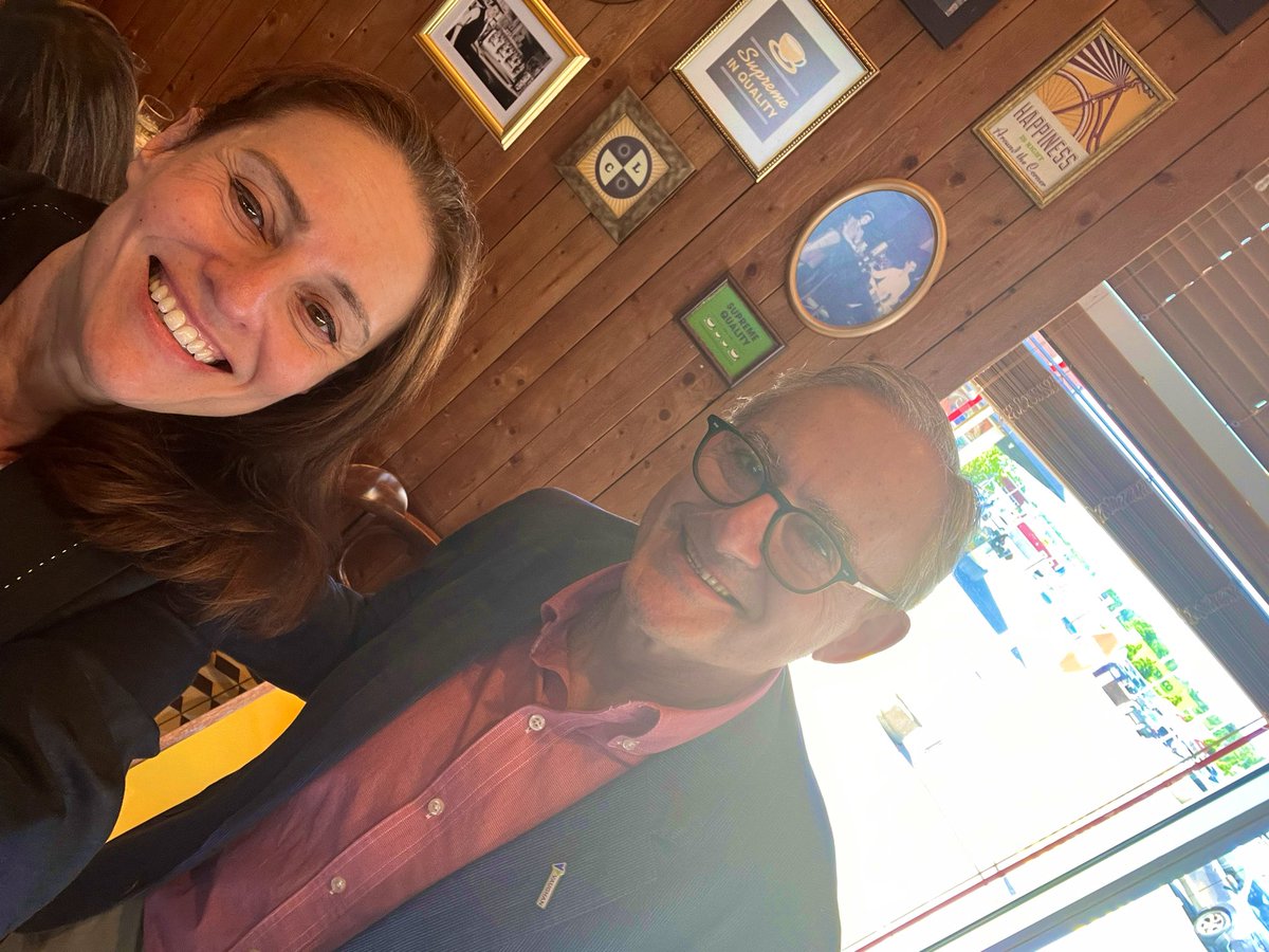 ShamirIdit's tweet photo. Starting #Shavuot🧀early! Delicious dairy food &amp; good conversation with @City_of_Vaughan Councillor @AlanShefman שבת שלום וחג שמח! https://t.co/ijT5No8WQX