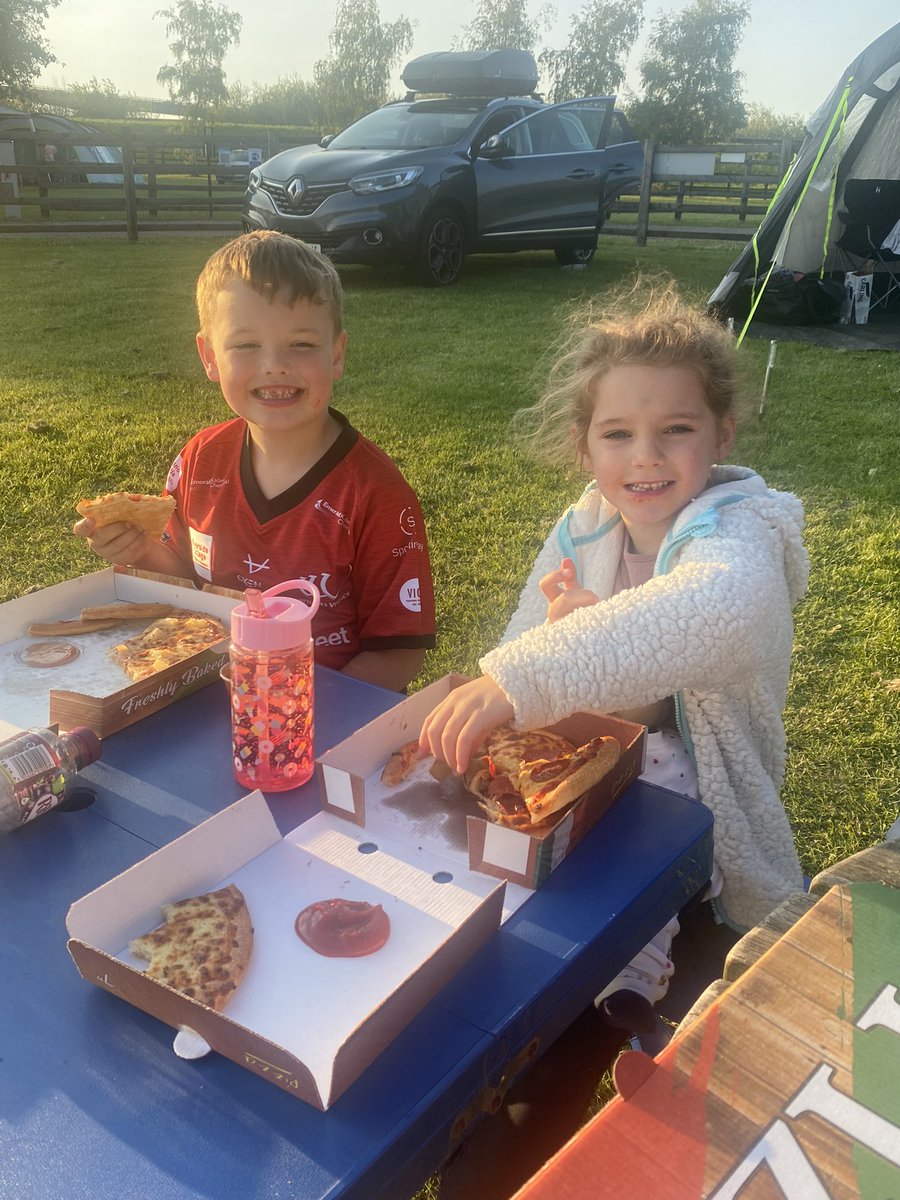 Han_rose95's tweet photo. @CCCRPrimary James ate his tea al fresco and watched the sun set whilst camping for the bank holiday 🌞🏕 https://t.co/WCezBog980