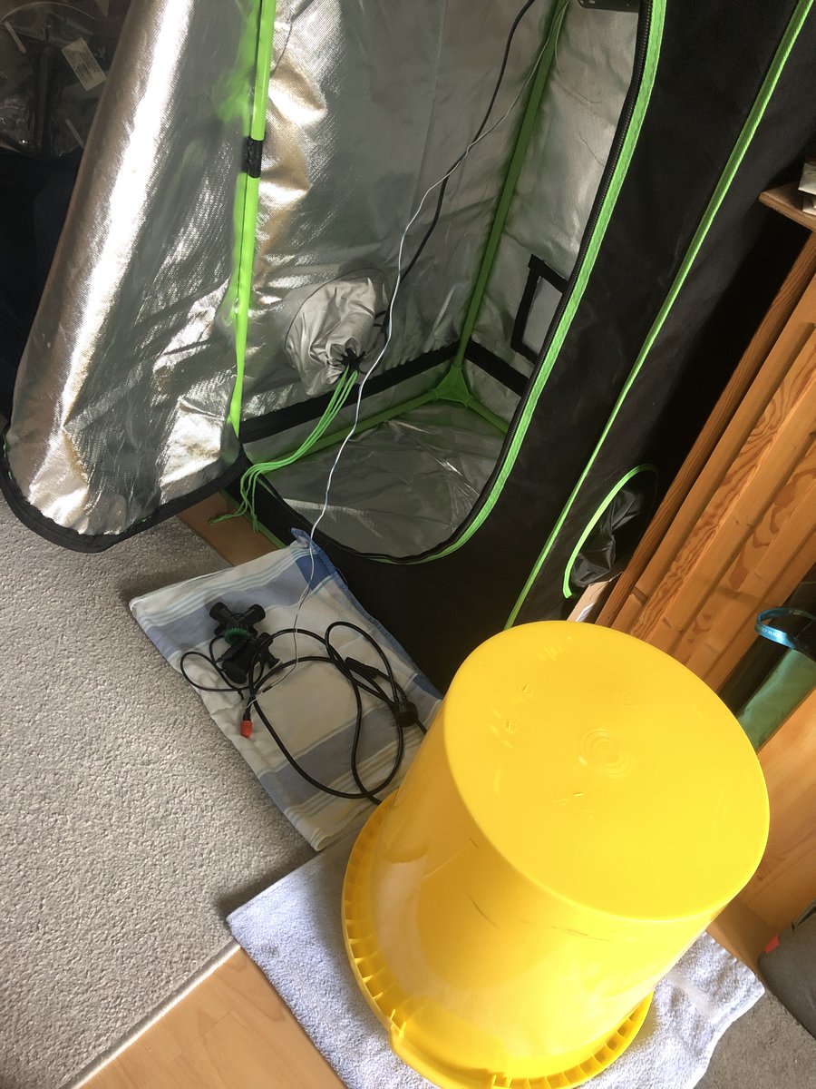 kaube_felix's tweet photo. Today I clean the @smartgarden_de, I also printed the parts I design a few days ago. On the stepper project with the Raspberry and the RPiMotorLib I working currently.

#Day7 #100DaysOfCode https://t.co/ZadASHEAiQ
