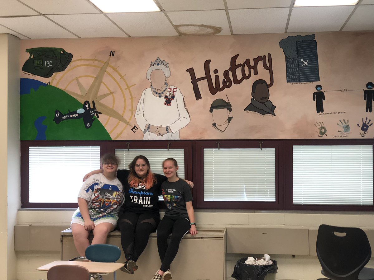 pccallaghan's tweet photo. 3 of @EFWarriors finest finishing this marvelous mural of history, thank you Mariah, Kaylee &amp; Lily! https://t.co/ySX3tLhAlP