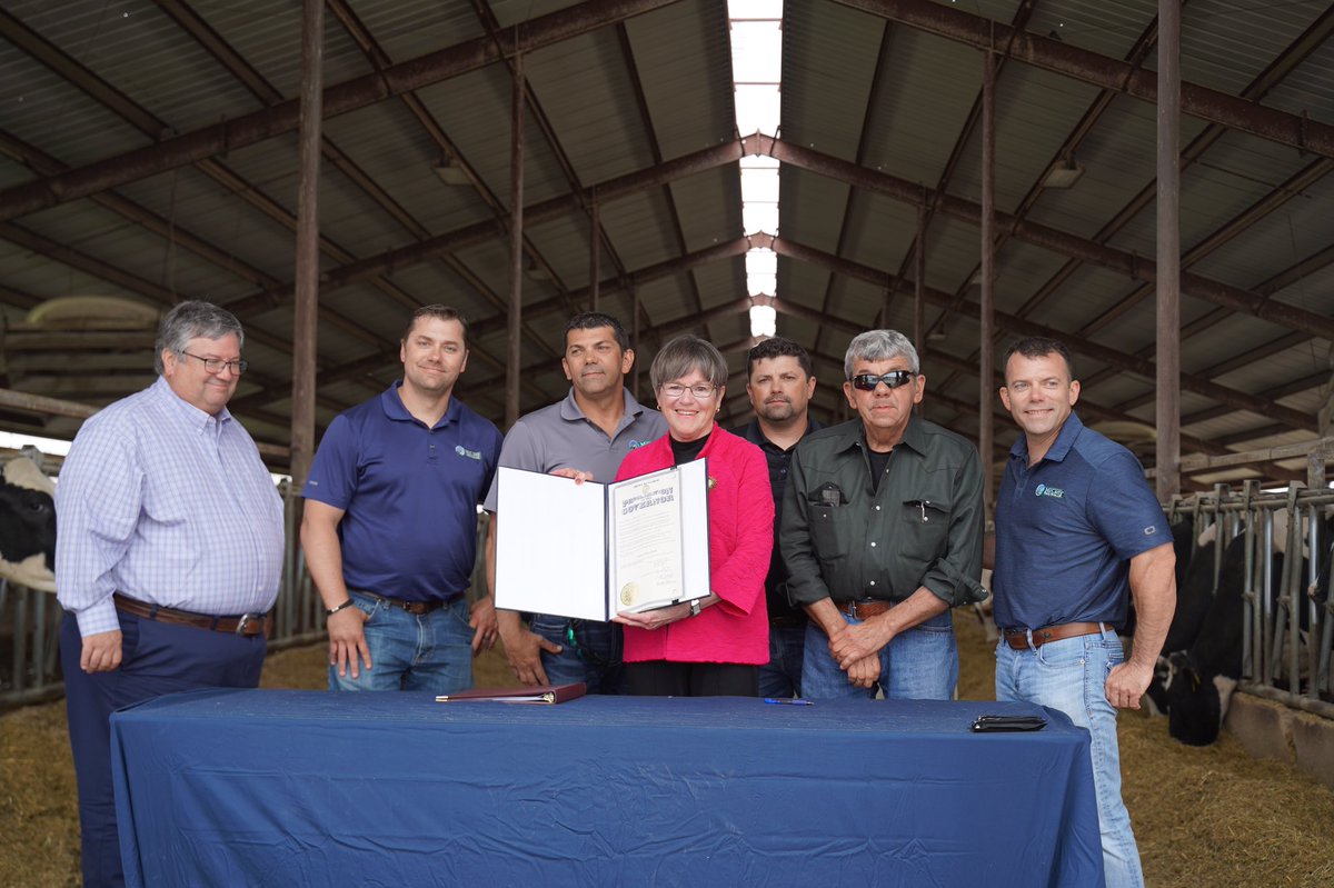 Governor Laura Kelly tweet media