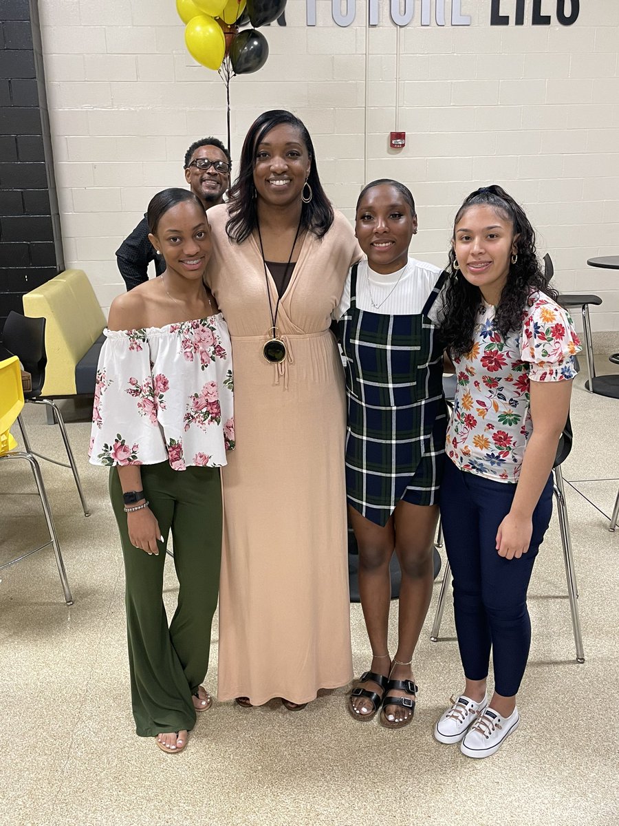 IrmoGirlsBBall's tweet photo. Congratulations to all that are graduating. To our seniors we love you and wish you nothing but the best! Irmo will always be home for you!❤️ https://t.co/szf1uLiDPz