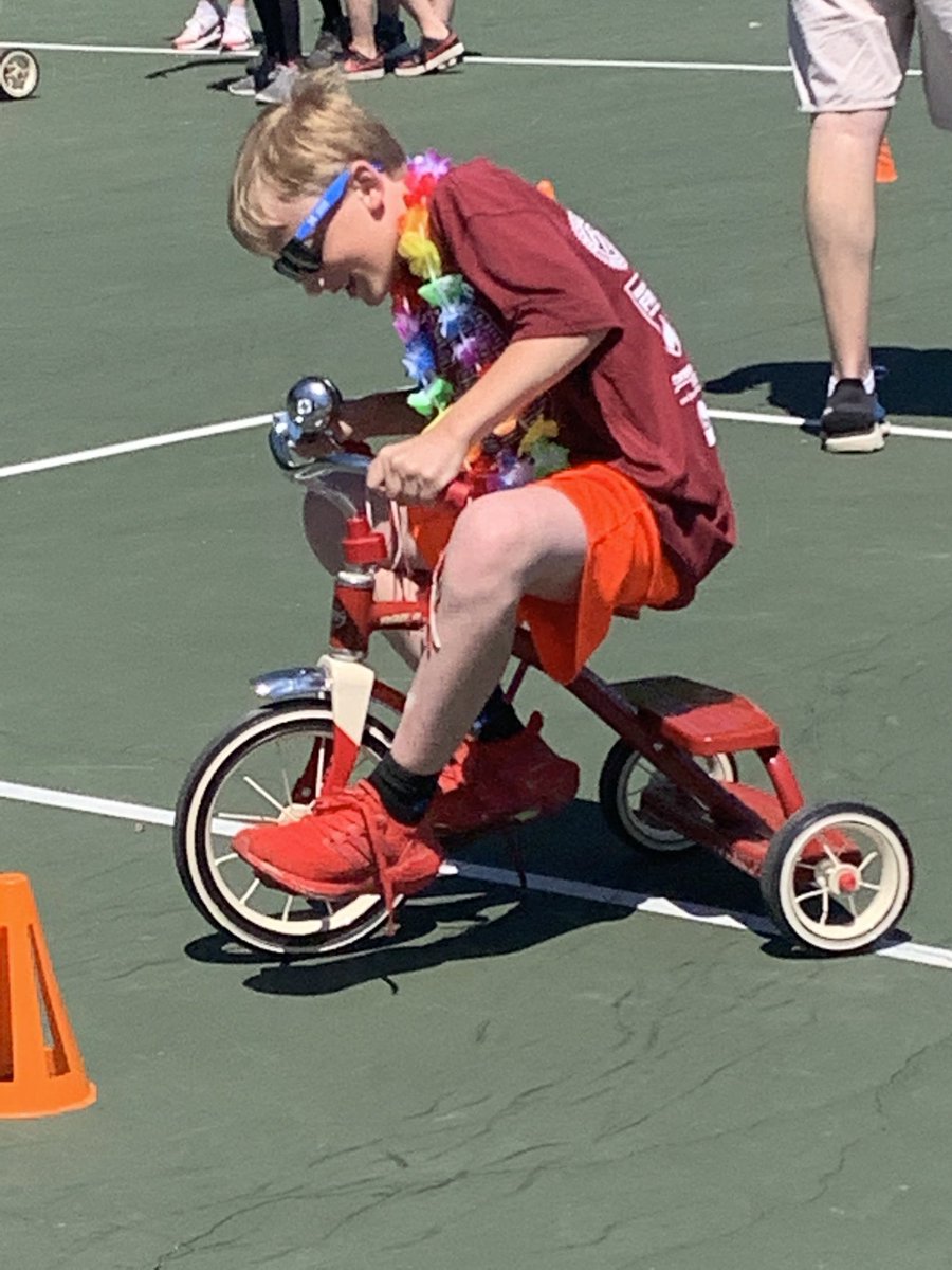 Here’s to our OHA parents who put together a fun-filled send-off for the 5th grade! Special shout-out to the dunk tank volunteers! #WeAre832 ⁦<a href="/mahtomedi832/">Mahtomedi Public Schools</a>⁩