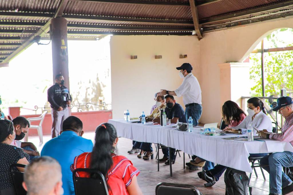 gabycarrizoj's tweet photo. El trabajo con las Juntas Técnicas es importante para ejecutar los programas y proyectos que realiza nuestra administración, me reuní con los directores de instituciones para fortalecer las acciones en la Comarca Ngäbe-Buglé y seguir llevando desarrollo a todas las comunidades.🇵🇦 https://t.co/sp8gWkxJLi