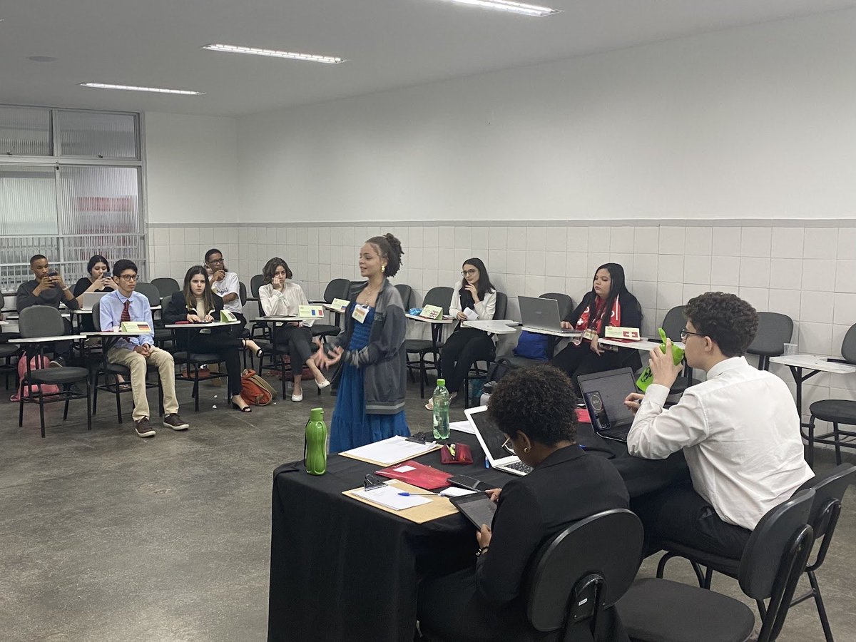 integral_mun's tweet photo. (OMS) 

Após fortes acontecimentos mediante a resolução da crise, alguns delegados voltam a clamar pela participação dos demais para que coloquem seus nomes na lista de oradores.
#miniintegralmun2022 #monótono #semdebate

Ana Maria Branco https://t.co/YW8Fv4n4lD