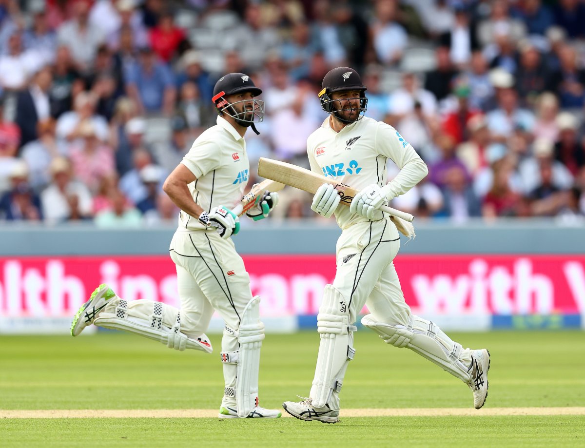 BLACKCAPS's tweet photo. #StatChat | @dazmitchell47 and Tom Blundell's unbeaten 180-run partnership has equalled New Zealand's fifth-wicket record against England, set by Martin Crowe and Shane Thomson at Lord's in 1994 🏏

#ENGvNZ https://t.co/S5oohbWPwS