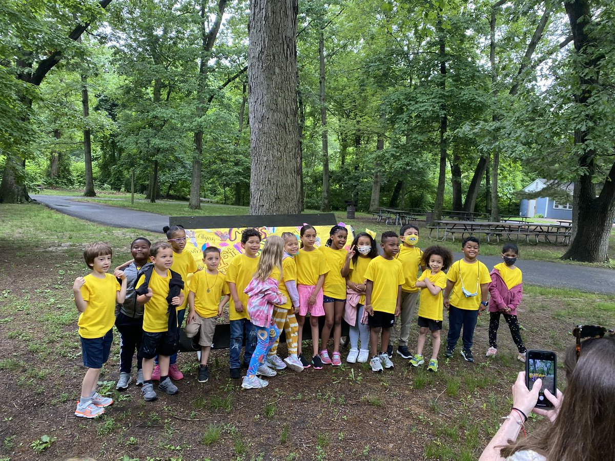 Madison89833880's tweet photo. FUN PICNIC DAY! Thank you to the teachers/parents and other helpers @WheelerAvenue 😊 👍🏼 https://t.co/PJmwYBbeoy