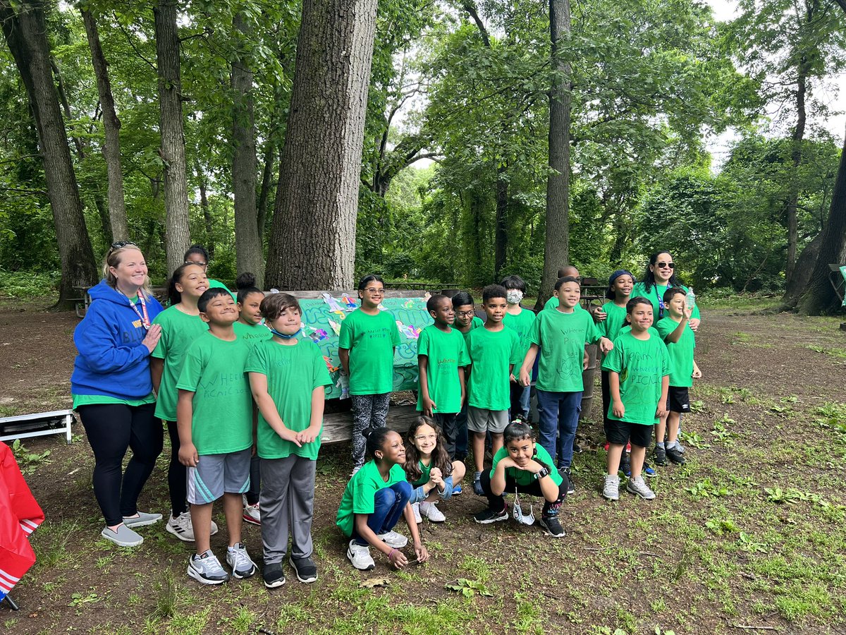 Madison89833880's tweet photo. FUN PICNIC DAY! Thank you to the teachers/parents and other helpers @WheelerAvenue 😊 👍🏼 https://t.co/PJmwYBbeoy