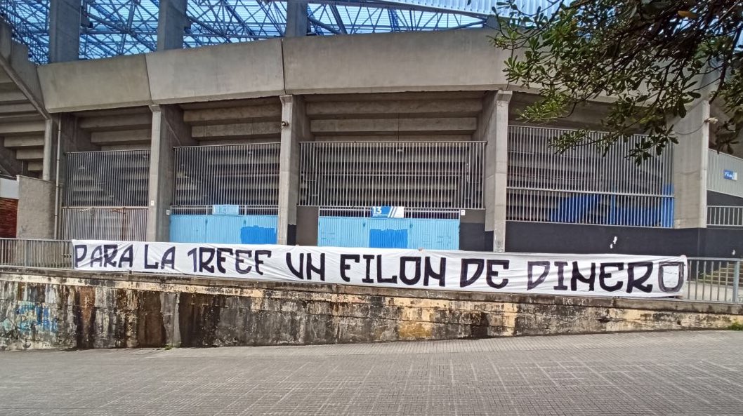 RB1987Oficial's tweet photo. Botaron todo o ano ríndose de nós. Chegou a hora para pecharlles a boca.

Teñen que aprender a respectar a aquel que lles dá de comer. 

É unha cuestión de honor, ou estás con nós ou contra nós. https://t.co/w52qwPFnzD
